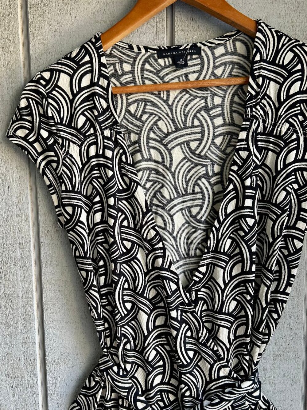 Banana Republic Short Sleeved Silk Blend Black & White Print Wrap Dress Size M - Picture 4 of 10
